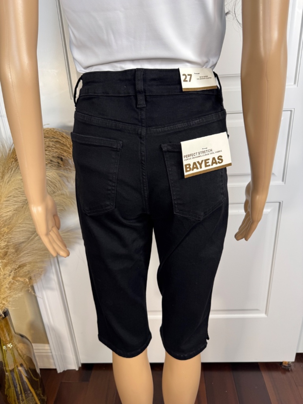 BAYEAS MID RISE BLACK CAPRI SKIMMER JEANS NEW WITH TAGS - SIZE 27 - Picture 9 of 13